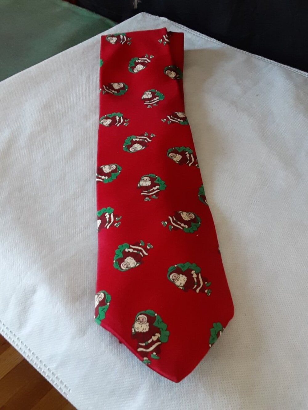 MR ASHIE'S MENS CLOTHING 100% SILK CHRISTMAS RED SANTA CLAUS TIE MADE IN USA